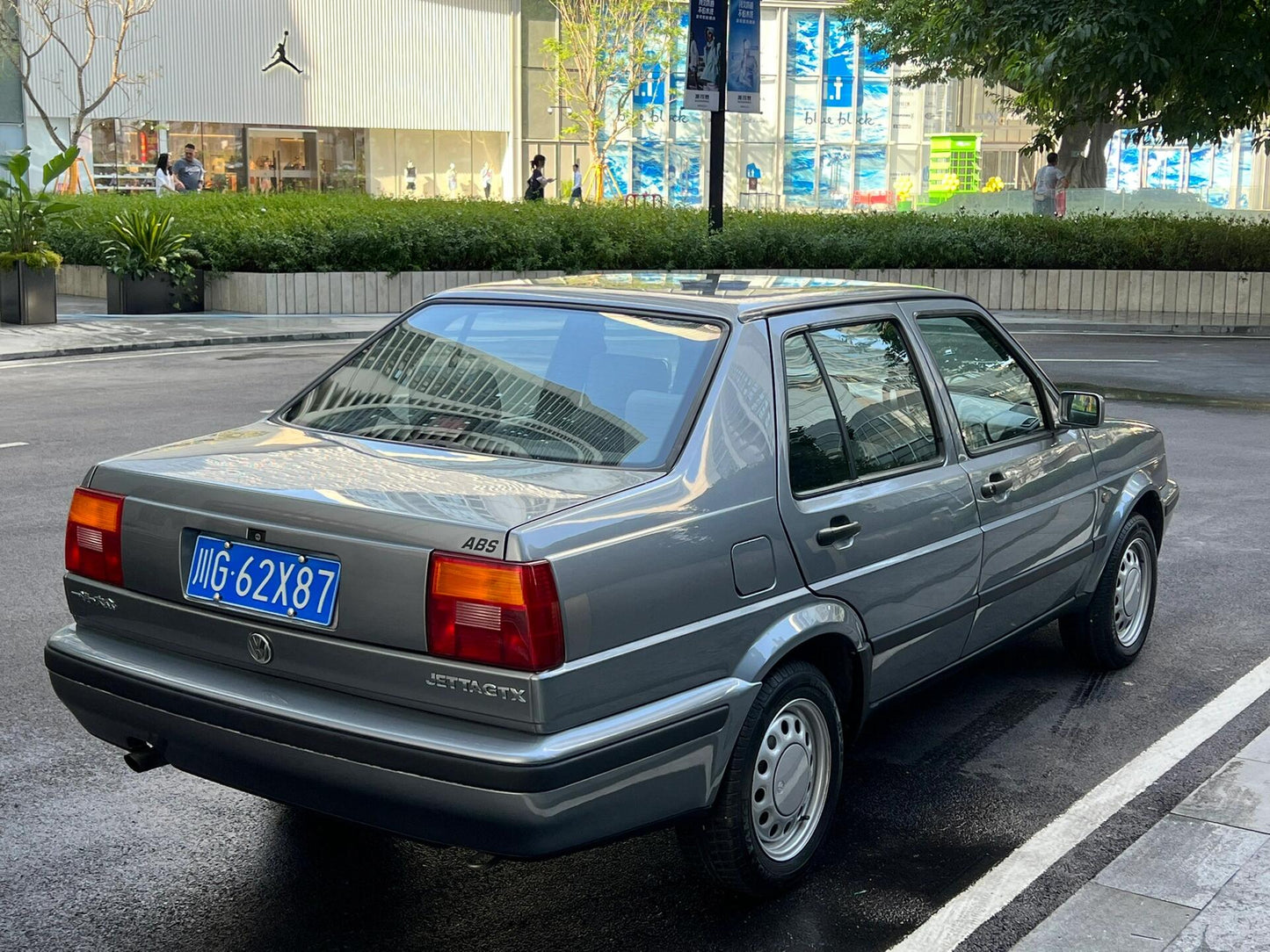 FAW Plate Filler/Heckblende - OEM - VW Mk2 Jetta